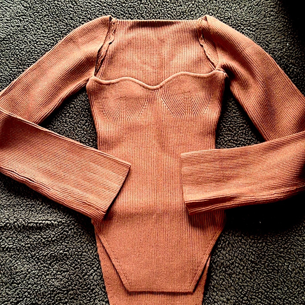 Blurred lines, sweater